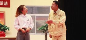 《工人日报》专版报路：k豆钱包叉车班长“出圈”，幼品演到职工心坎上